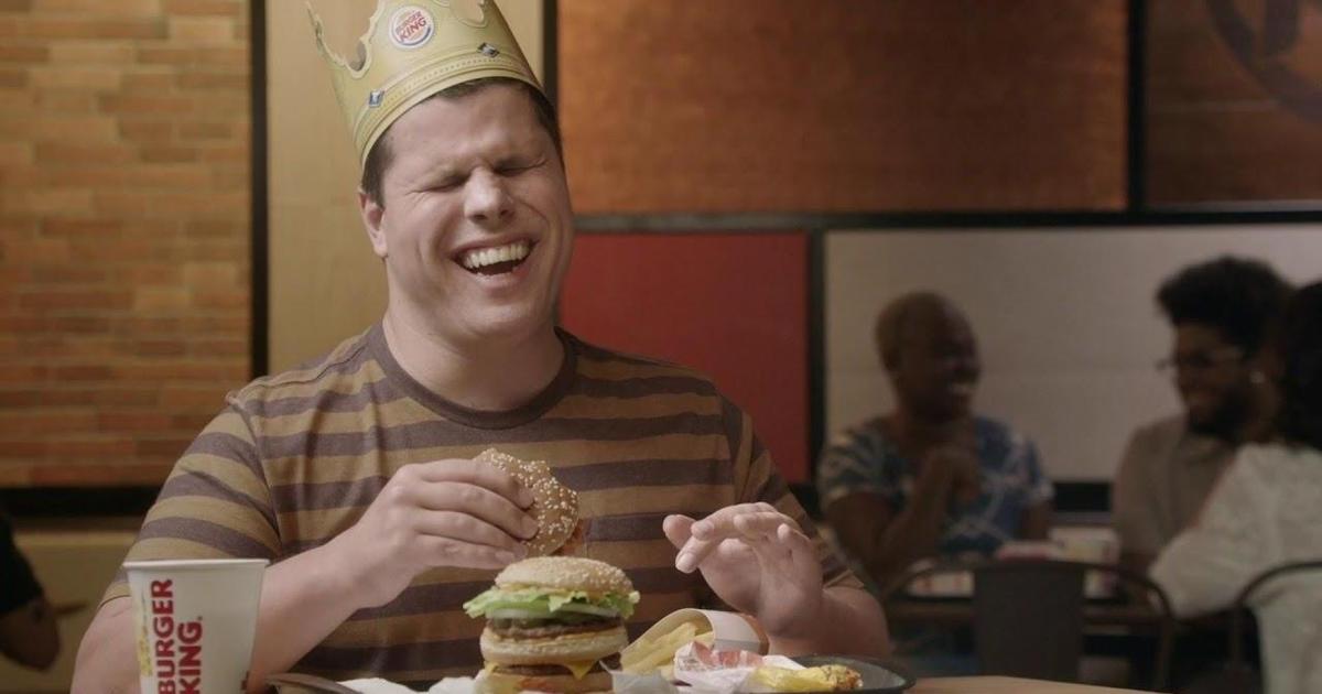 Слабовидящий тестирует бургеры в инклюзивном ролике Burger King