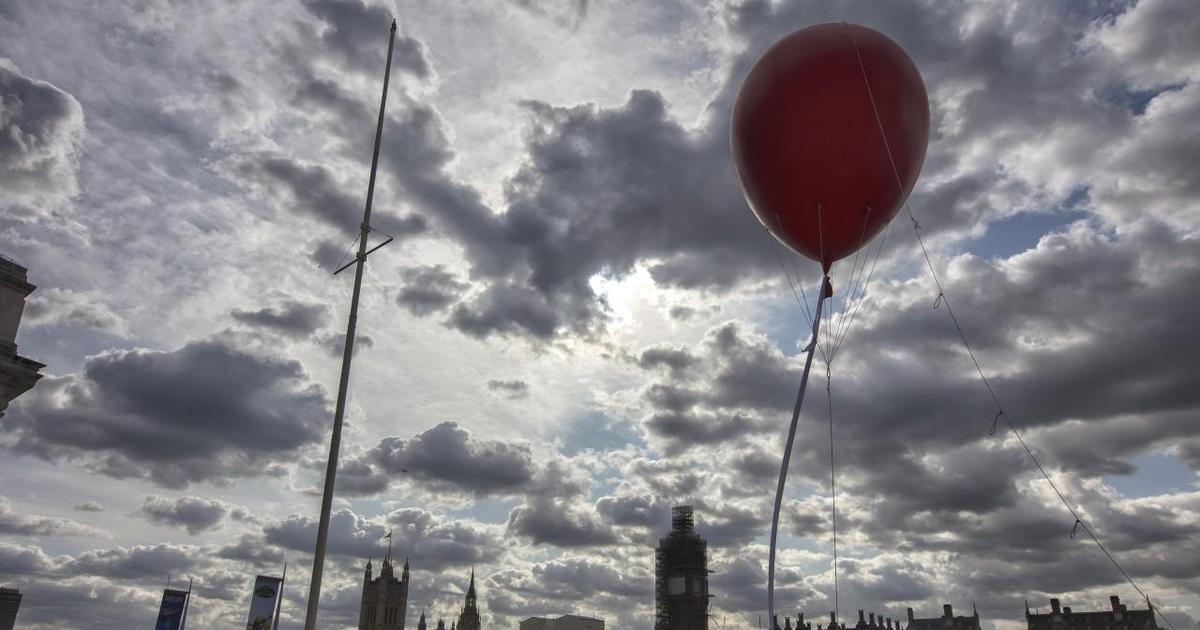 Evening Standard напугал Лондон PR-ходом с красным шаром