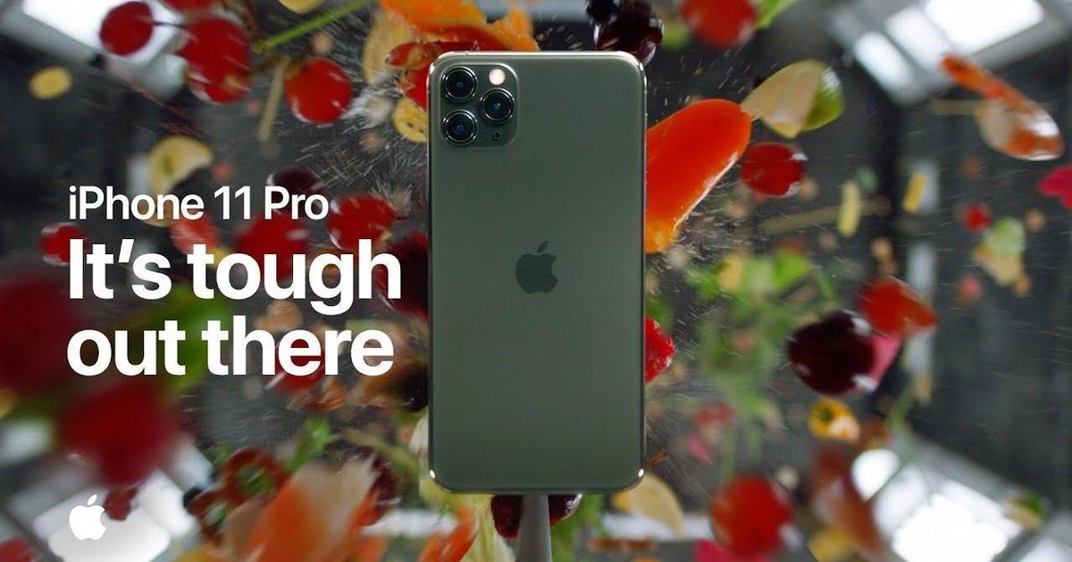 Apple протестировала iPhone 11 на прочность, забросав его овощами