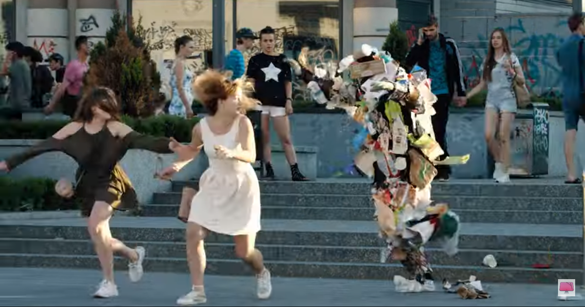 MacPaw сняла страшный ролик-розыгрыш на улицах Киева для борьбы с мусором