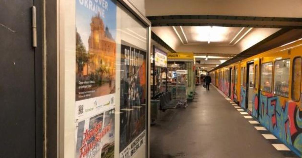 Плакати з Україною прикрасили станції метро Берліна