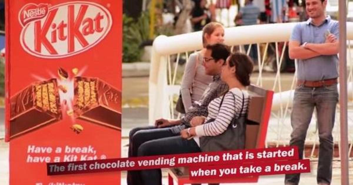 Вендинговый автомат Kit Kat заставил людей на минутку присесть.