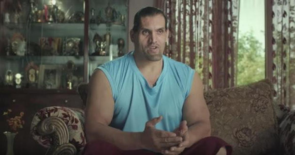Индийский рестлер снялся в смешной рекламе цемента.