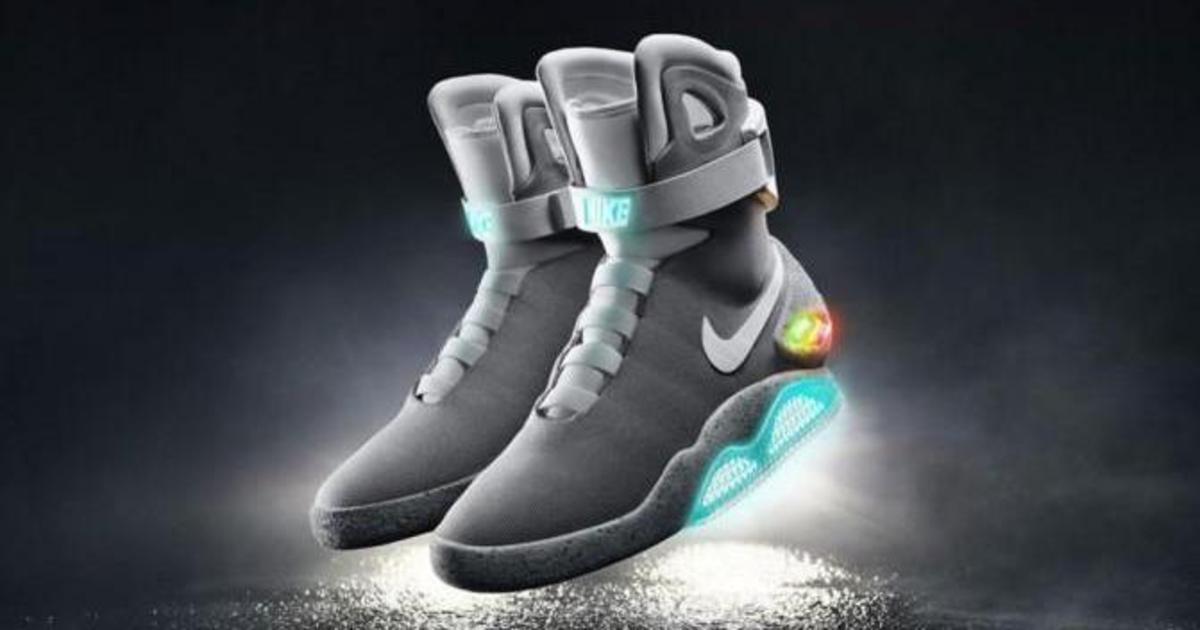 Nike создал кроссовки с автоматической шнуровкой.