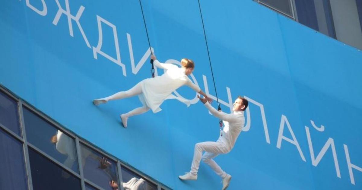 Акробаты станцевали на вертикальной стене в рамках кампании Киевстар.