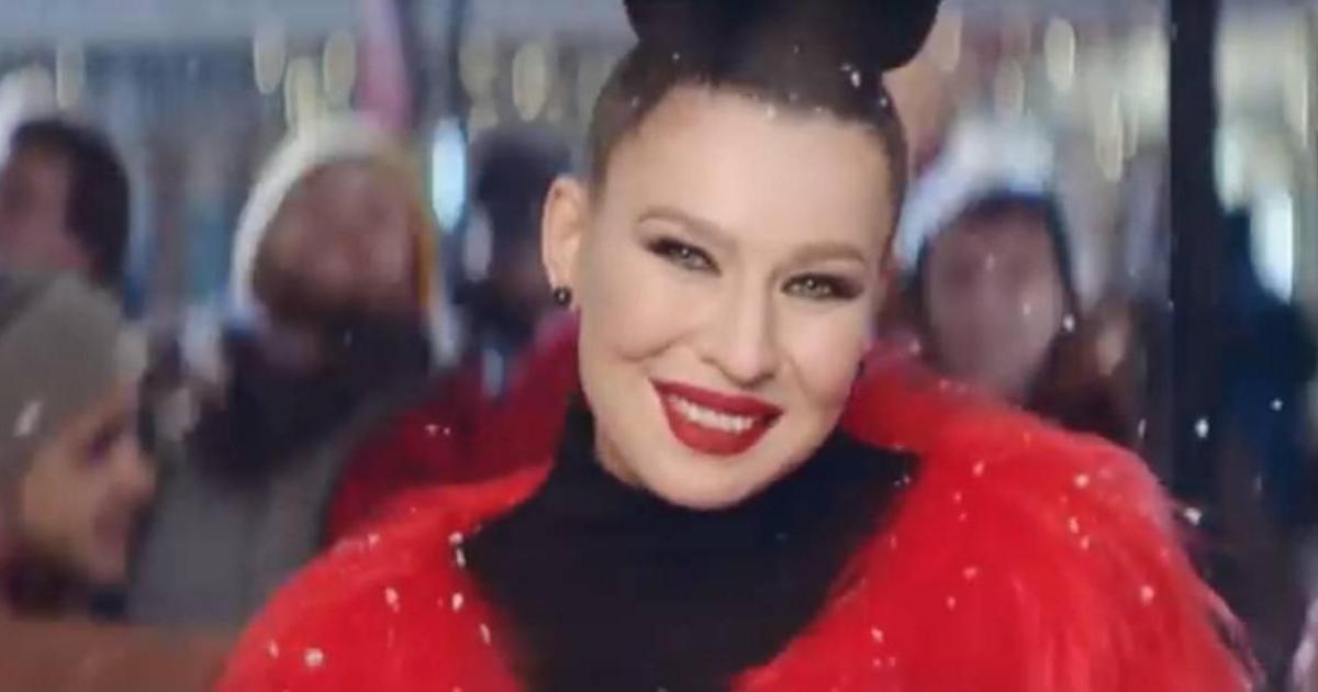 Елка снялась в рождественском ролике Coca-Cola.