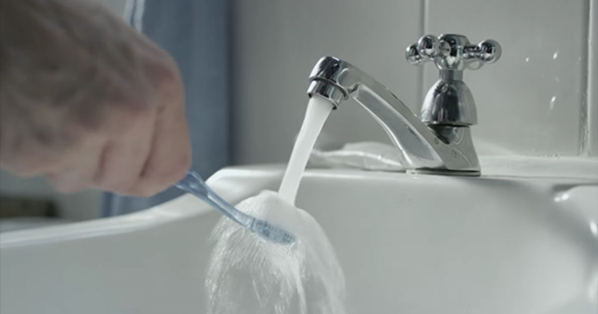 Colgate попросил пользователей экономить воду в ролике для Super Bowl.