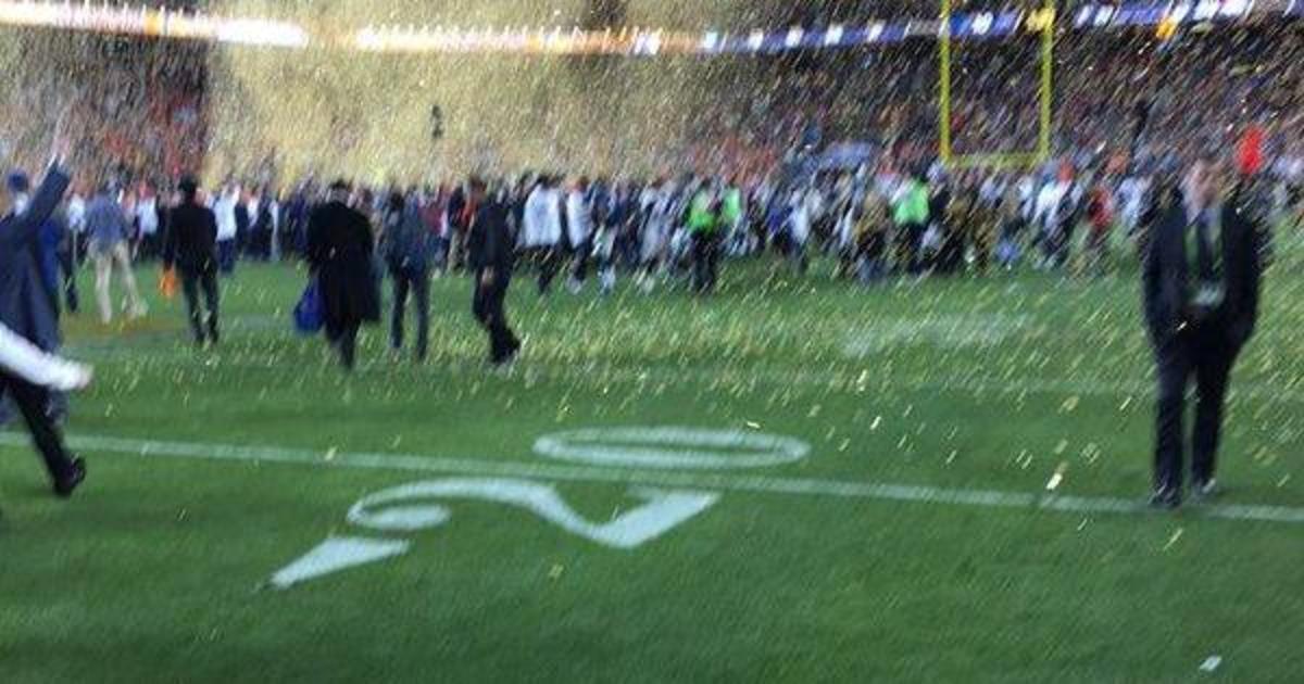 Твиттеряне обрушились на Тима Кука за размытое фото Super Bowl.