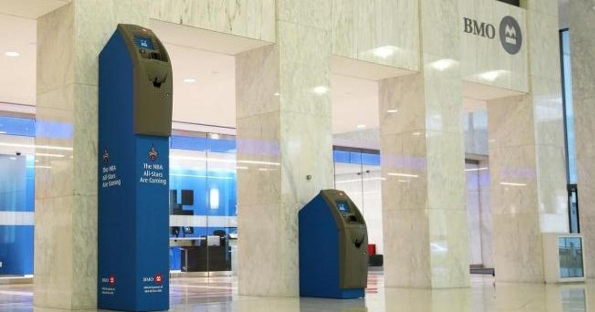 Банк установил гигансткий банкомат в честь Матча всех звёзд НБА.