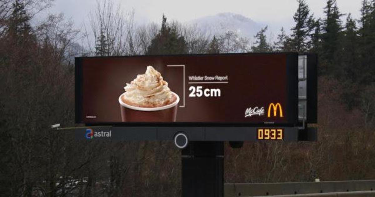 Билборд McCafé показал «вкусные» обновления о количестве снега в горах.