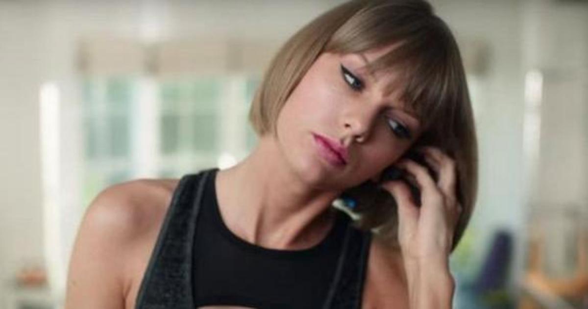 Тейлор Свифт не справилась с беговой дорожкой в рекламе Apple Music.