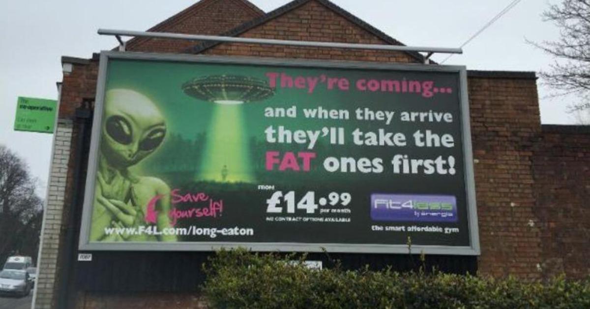 Рекламу спортзала раскритиковали за инопланетян, похищающих полных людей.