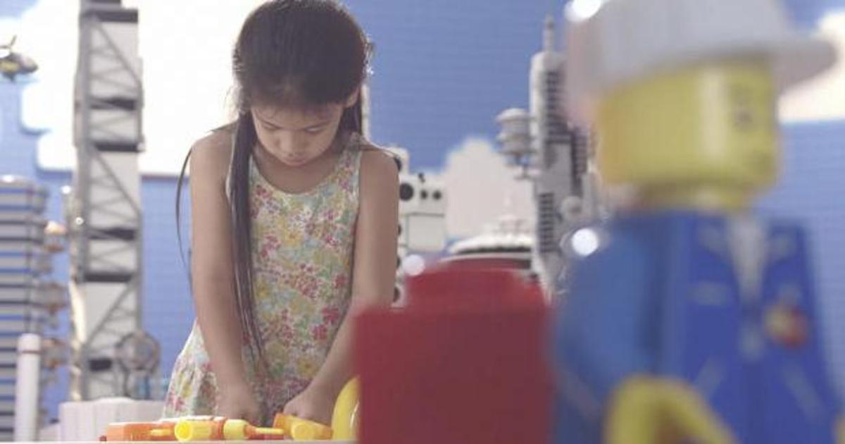 Дети создали город будущего с помощью Lego.