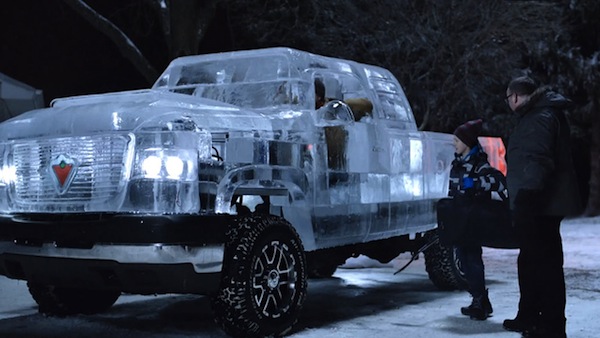 Компания Canadian Tire создала пикап изо льда.