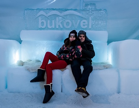 В Карпатах, на горнолыжном курорте Буковель открылся первый украинский ледяной бар — Хортиця Ice Bar