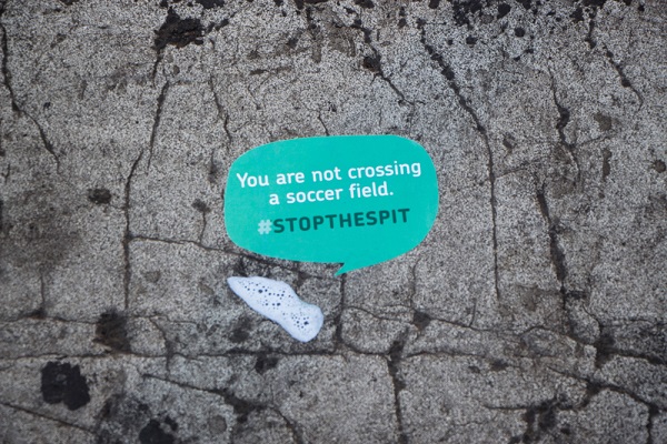 В Нью-Йорке проходит новая кампания Stop The Spit, цель которой призвать жителей не плевать на улицах.