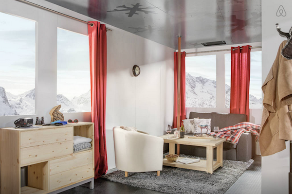 Airbnb объявил о конкурсе, который предлагает счастливому победителю провести ночь в вагончике канатной дороги