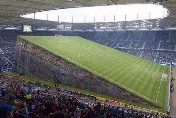 Бразилия была потрясена крахом своей любимой сборной по футболу на Чемпионате мира, которая была разгромлена Германией со счетом 7-1