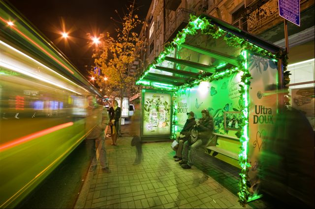 В ноябре инноватор рынка наружной рекламы BigBoard совместно с РА Zenith Optimedia реализовали необычную outdoor кампанию на остановках общественного транспорта для компании L