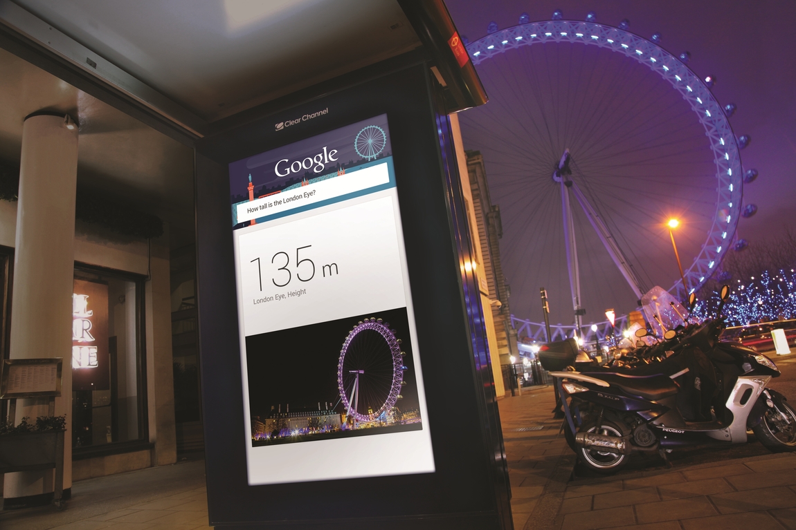 Google решил упростить жизнь туристов и жителей Лондона, выведя свою поисковую технологию на автобусные остановки и в метро.