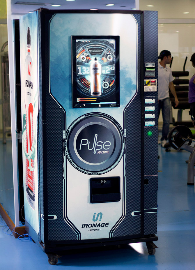 Рекламное агентство Y&R, Сан-Паулу, создало вендинговый автомат для энергетического напитка Ironage, который вознаграждал любителей спорта.