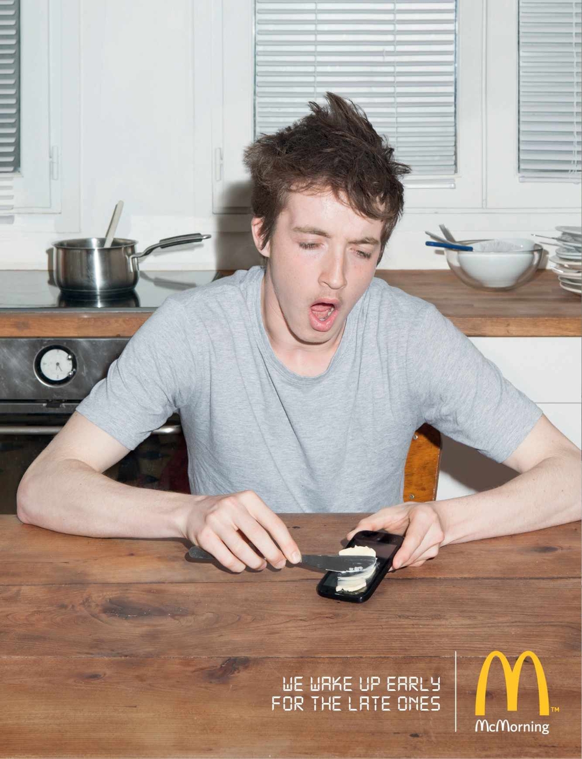 McDonald’s продвигает серию завтраков в серии постов, в которых напоминает потребителям, что сеть фаст-фуда открывается рано.