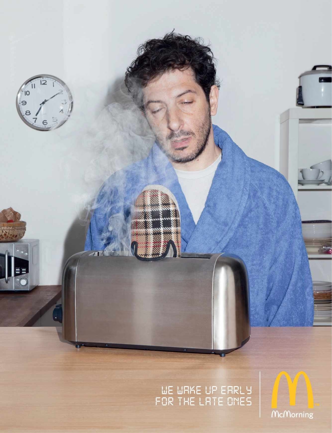 McDonald’s продвигает серию завтраков в серии постов, в которых напоминает потребителям, что сеть фаст-фуда открывается рано.
