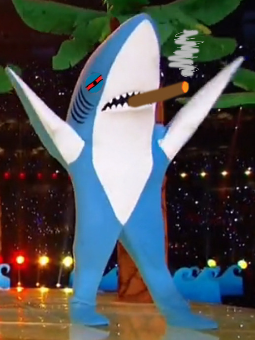 Беспомощный танцор Кэтти Перри во время Суперкубка, в акульем костюме, стал новой звездой Интернета.