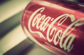 Coca-Cola сократила рекламные расходы, отметив неэффективность бренд-маркетинга