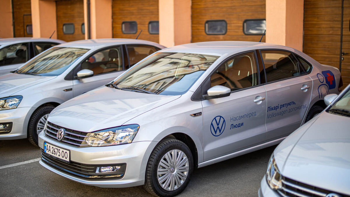 Volkswagen в Україні надає автомобілі медичним та соціальним працівникам Києва