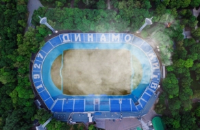 ФК «Динамо Київ» привернув увагу до проблеми випалювання сухостою, підпаливши траву на стадіоні