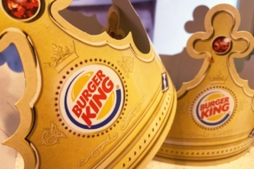 Burger King представил гигантские короны, чтобы обеспечить дистанцию