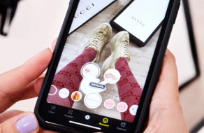 Gucci предлагает примерить и купить обувь на Snapchat
