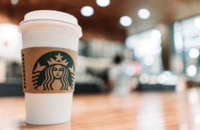 Starbucks выделит $100 млн на помощь малому бизнесу и общинам темнокожих