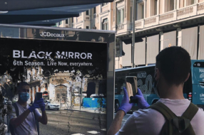 В Мадриде появилась реклама 6-го сезона «Черного зеркала» от Netflix