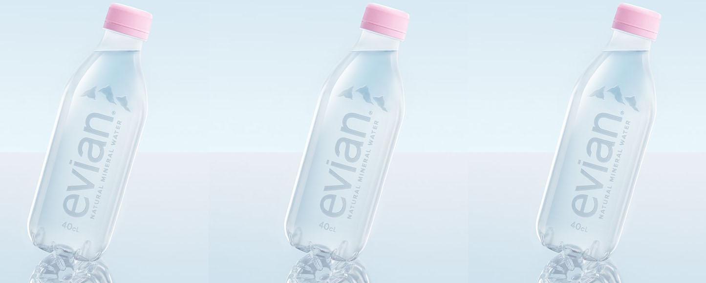 Evian выпустил бутылку из переработанного пластика и без этикетки