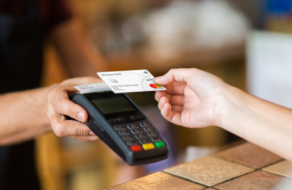 Mastercard запускает услугу снятия наличных на кассах магазинов «Сільпо», «Фора», VARUS, на АЗК WOG и ОККО