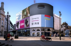 В Британии бренды перевернули рекламу ради незрячих