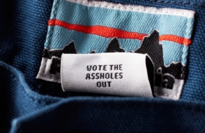 Patagonia выпустила шорты с биркой Vote the assholes out