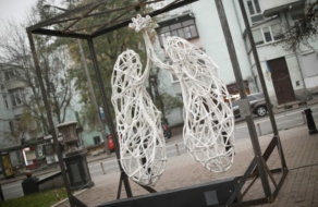 В Києві з&#8217;явилась інтерактивна скульптура легень, що розмовляє з перехожими