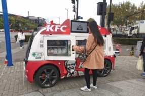 KFC запустил беспилотные фудтраки, чтобы продавать курочку на улицах