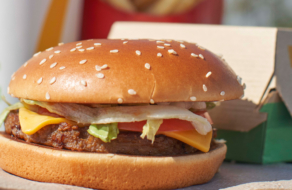 McDonald&#8217;s создал бургеры с растительным мясом