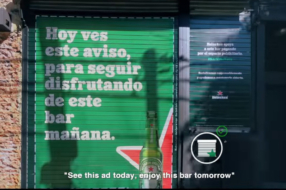 Heineken помог закрытым барам, купив их роллеты под рекламу