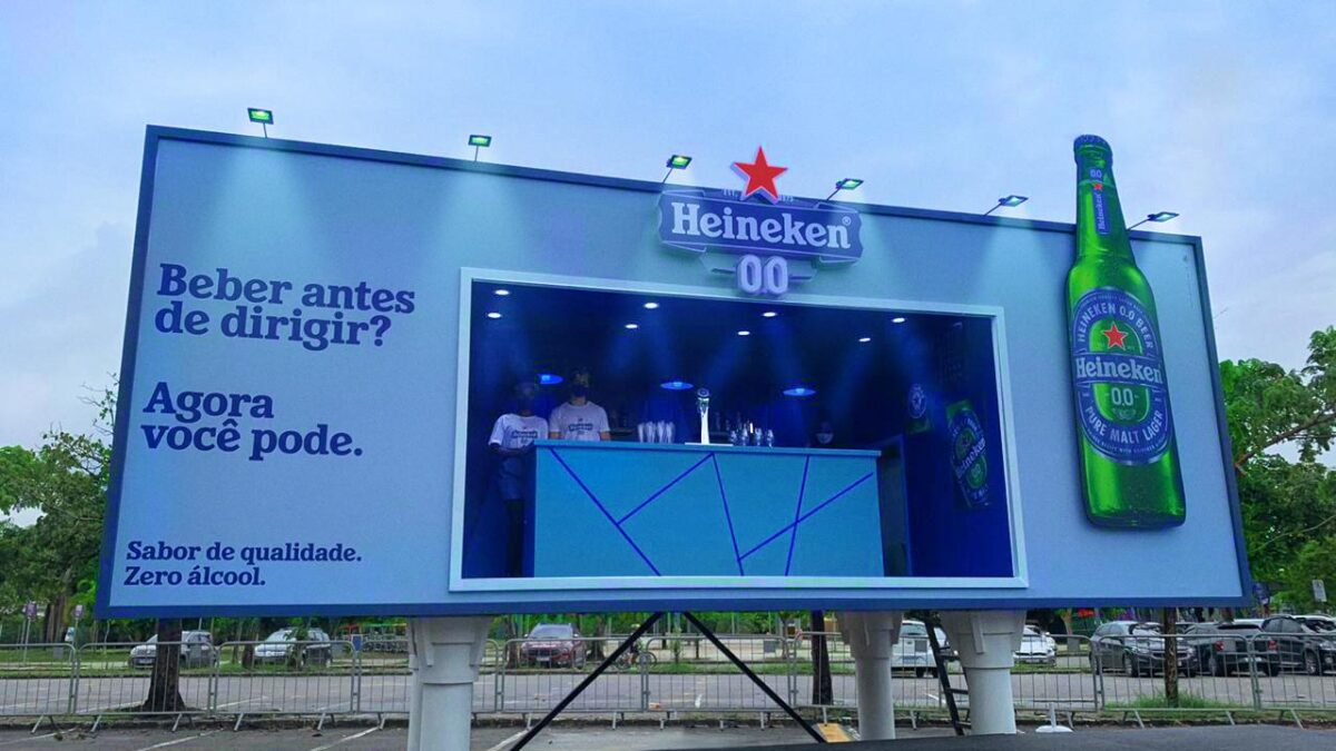 Heineken превратил билборд в бар для промо пива