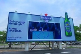 Heineken превратил билборд в бар для промо пива