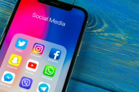 Топ-тренды и рекомендации по работе брендов с соцсетями в 2021 году. Отчет Hootsuite