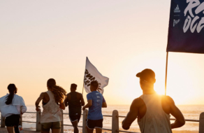 adidas призывает пробежать ради борьбы с океанским пластиком