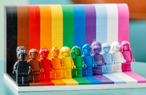 LEGO выпустила первый набор в честь ЛГБТК+