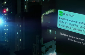 Duolingo разместил огромные push-уведомления на зданиях в Бразилии