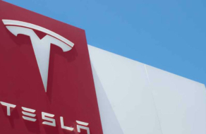 Tesla запустила подписку на Full Self Driving за $199 в месяц